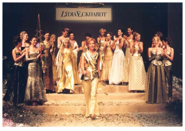 Spomienky 2001
Tak oslavujeme desať rokov🥂 - Jedna dekáda, ktorá však stihla napísať stovky príbehov....  
Je to náš prvý väčší míľnik, kedy sa z mladej sadeničky stáva už pevnejší strom s hlbšími koreňmi.  Prichádza čas, keď sme už dospeli, opustili detské topánky a pevne sa postavili na nohy.  Je to príbeh utkaný z odvahy  a spoločného úsilia celého kolektívu, ktorý dnes oslavujeme. A ja som šťastná, že sme sa udržali.

#spomienky #10vyrocie 
#lydiaeckhardt #lydiaeckhardt_fashion