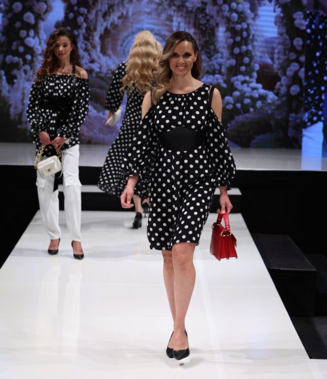 💃🏼Modelka: @petrexveronika1 
👠Topánky: @fiorangelo_sk 
👛Kabelka: @coccinelle_sk @lamio_sk 
👗Opasok: @zrzaky.sk 
💄Makeup: @revlon_sk 
💇🏼‍♀️Vlasy: @monika__zradulova 
📸Foto: @peterfrolo 

#lydiaeckhardt #lydiaeckhardt_fashion #summer #collection
