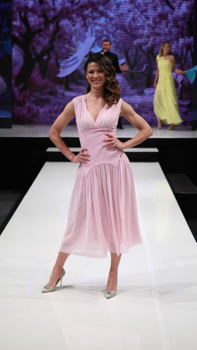💃🏼Modelka: @michaelamenky 
👠Topánky: @fiorangelo_sk 
💄Makeup: @revlon_sk 
💇🏼‍♀️Vlasy: @monika__zradulova 
📸Foto: @peterfrolo 

#lydiaeckhardt #lydiaeckhardt_fashion #summer #collection