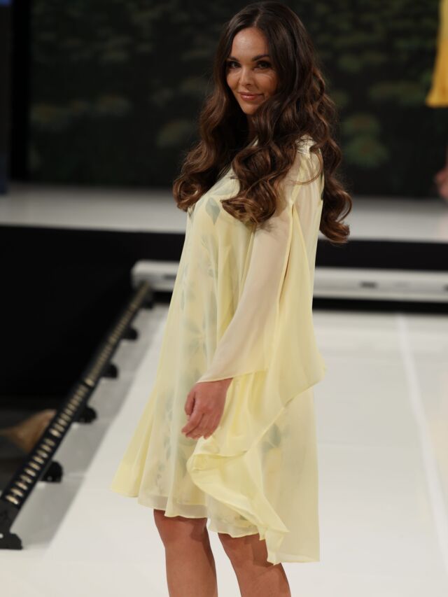 Šaty  “maskáčik” - nedostatky zahalené😂

#šaty #dress #žltá #yellow #fashionshow #križovatky #lydiaeckhardt #lydiaeckhardt_fashion #newcollection #collection #summer #leto #handmade #slovakia #bratislava #model @soni.schwarcz #shoes @fiorangelo_sk #hair @salonkrasymonika #makeup @revlon_sk #foto @peterfrolo