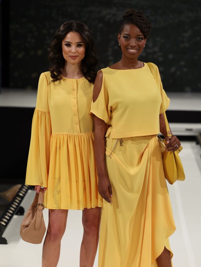 Tak ktoré? - dlhé, alebo krátke?

#dlhé #krátke #žltá #yellow #šaty #dress #fashionshow #križovatky #lydiaeckhardt #lydiaeckhardt_fashion #newcollection #collection #summer #leto #handmade #slovakia #bratislava #model @maralukama  @viktoria.podm #shoes @fiorangelo_sk #bag @lamio_sk #hair @salonkrasymonika #makeup @revlon_sk #foto @peterfrolo