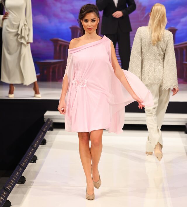 Dnes sa na Vás veľmi tešíme❤️🥰👯🍸 @wellness_spa_hotel_kaskady 

#fashionshow #križovatky #kaskady #lydiaeckhardt #lydiaeckhardt_fashion #fashionshow #newcollection #collection #handmade #slovakia #bratislava #model @viktoria.podm #shoes @fiorangelo_sk #hair @salonkrasymonika #makeup @revlon_sk #foto @peterfrolo