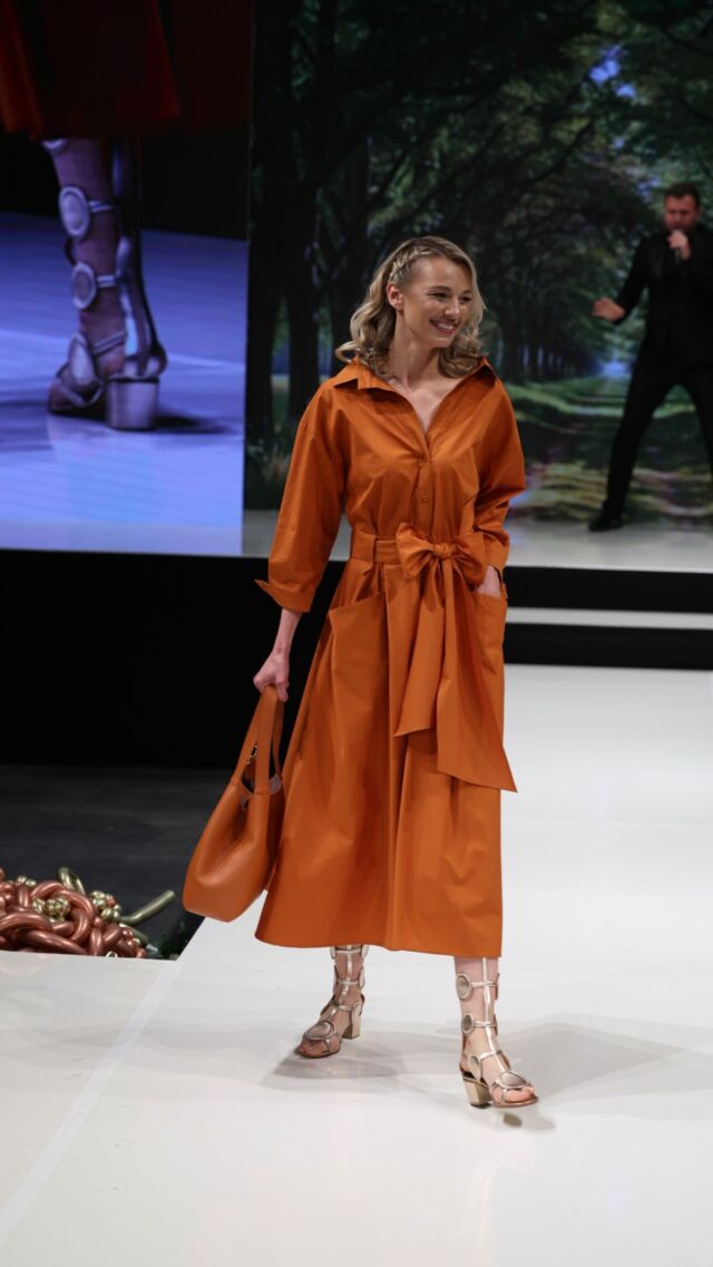 💃🏼Modelka: @zuzina_c 
💄Makeup: @revlon_sk 
👛Kabelka: @coccinelle_sk @lamio_sk 
💇🏼‍♀️Vlasy: @monika__zradulova 
📸Foto: @peterfrolo 

#lydiaeckhardt #lydiaeckhardt_fashion #summer #collection