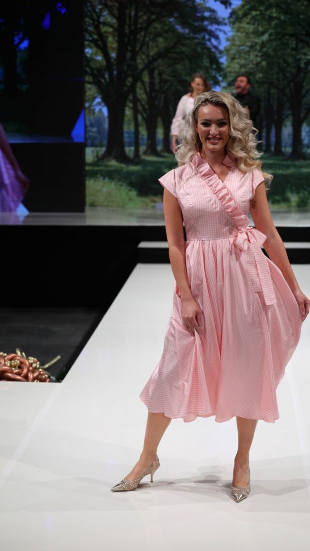 💃🏼Modelka: @meryj.quinn 
👠Topánky: @fiorangelo_sk 
💄Makeup: @revlon_sk 
💇🏼‍♀️Vlasy: @monika__zradulova 
📸Foto: @peterfrolo 

#lydiaeckhardt #lydiaeckhardt_fashion #summer #collection