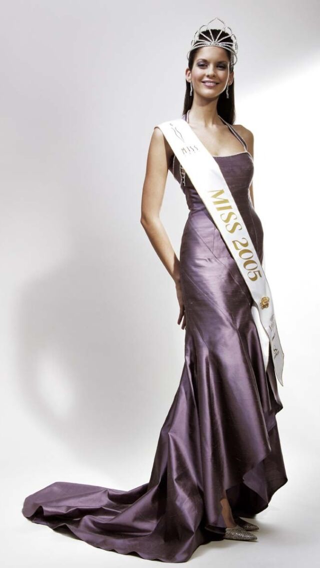 SPOMIENKY

Obrovskú umeleckú slobodu mi prináša práve dom Forza, ktorý nado mnou rozprestiera ochranný dáždnik na takmer pätnásť rokov a hlavne berie na seba celú ťarchu produkcie, financovania či prezentácií. Je úžasné spolupracovať s tímom, ktorý mi dáva tvorivé krídla a ponúka vzácnu kombináciu slobody a zázemia.

#spomienky #Forza #lydiaeckhardt #lydiaeckhardt_fashion