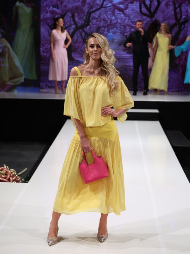 💃🏼Modelka: @barborasunavska 
👠Topánky: @fiorangelo_sk 
👛Kabelka: @coccinelle_sk @lamio_sk 
💄Makeup: @revlon_sk 
💇🏼‍♀️Vlasy: @monika__zradulova 
📸Foto: @peterfrolo 

#lydiaeckhardt #lydiaeckhardt_fashion #summer #collection