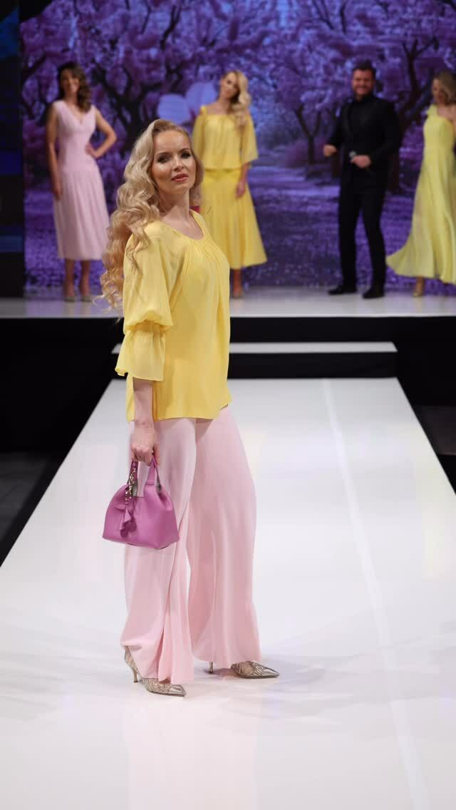 💃🏼Modelka: @lalapolackova 
👠Topánky: @fiorangelo_sk 
👛Kabelka: @coccinelle_sk @lamio_sk 
💄Makeup: @revlon_sk 
💇🏼‍♀️Vlasy: @monika__zradulova 
📸Foto: @peterfrolo 

#lydiaeckhardt #lydiaeckhardt_fashion #summer #collection