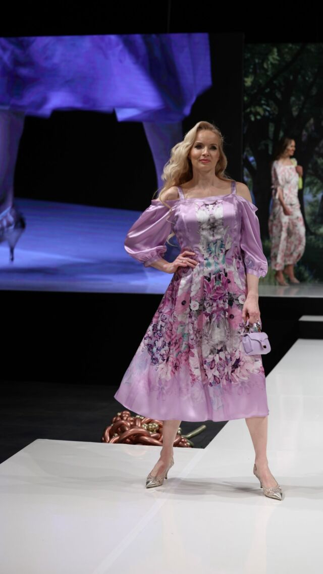 💃🏼Modelka: @lalapolackova 
👠Topánky: @fiorangelo_sk 
👛Kabelka: @coccinelle_sk @lamio_sk 
👗Opasok: @zrzaky.sk 
💄Makeup: @revlon_sk 
💇🏼‍♀️Vlasy: @monika__zradulova 
📸Foto: @peterfrolo 

#lydiaeckhardt #lydiaeckhardt_fashion #summer #collection